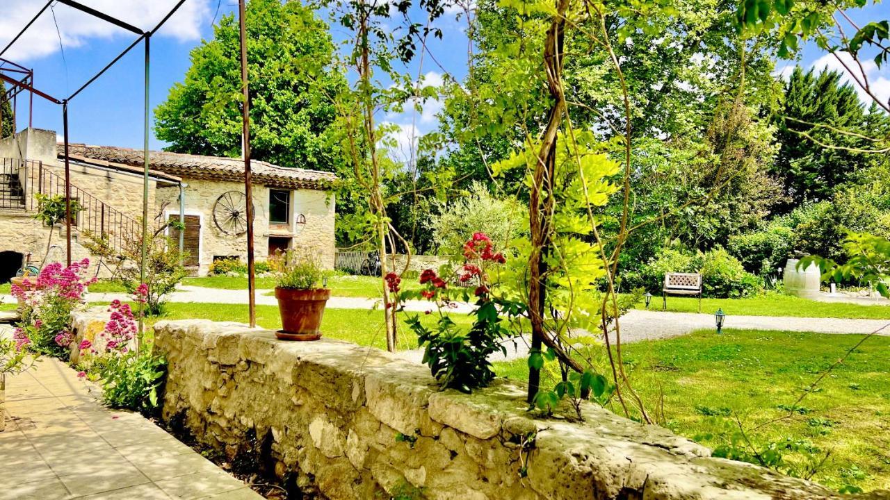 Domaine De La Brave Bed & Breakfast Pernes-les-Fontaines Bagian luar foto